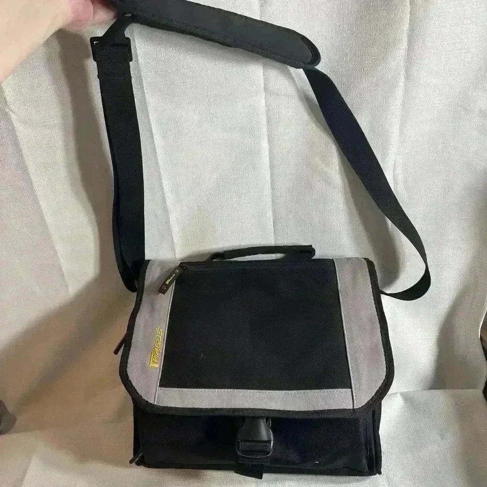 Targus City Gear Mini Messenger Bag Case for iPad, Tablet, Notebooks DVD w/Strap